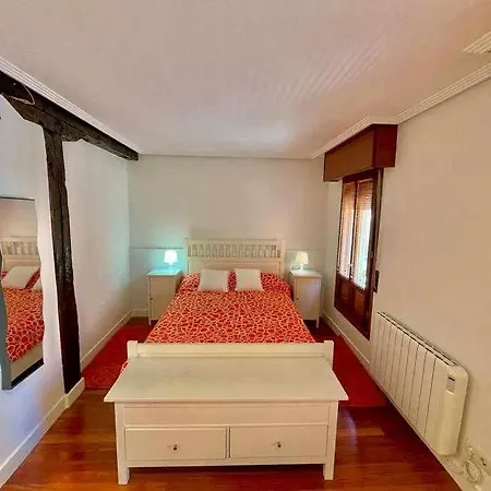 Andra Mari Etxea - En Parte Antigua * Bermeo