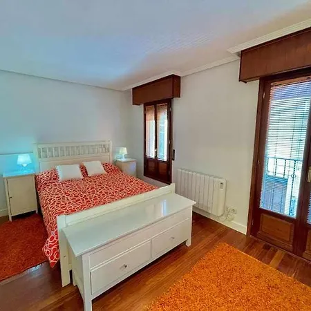 Andra Mari Etxea - En Parte Antigua Lägenhet