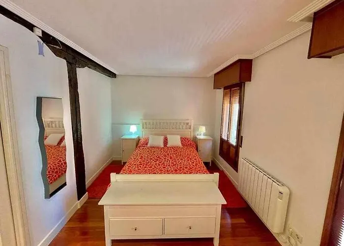 Andra Mari Etxea - En Parte Antigua * Bermeo